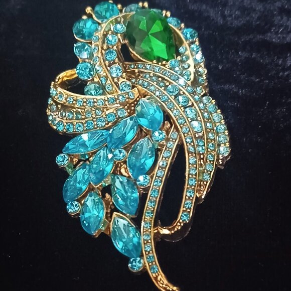 DROP DEAD GORGEOUS 4" BROOCH - Picture 2 of 5